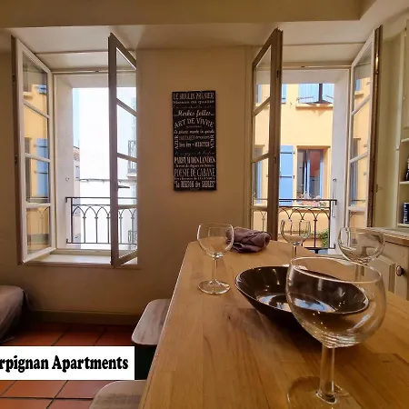 Apartment I 10 *